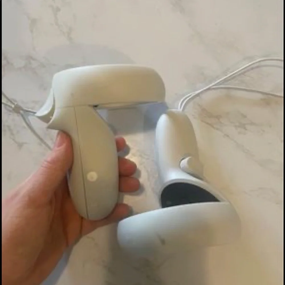 Oculus quest 2 with elite strap.